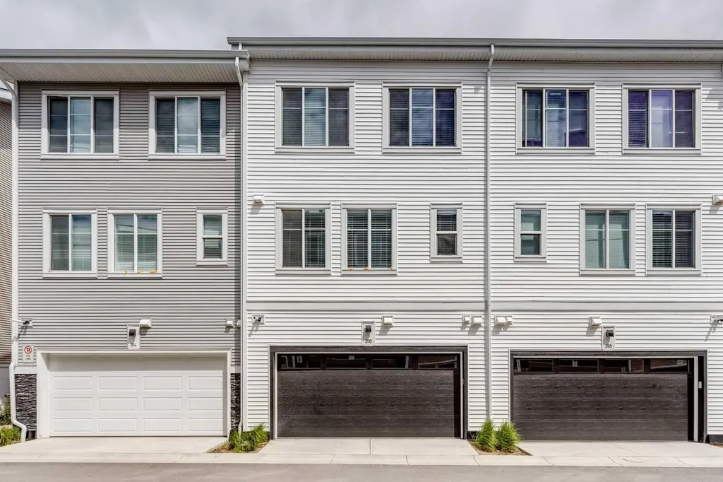 669 Savanna Boulevard Calgary AB T3J 2K2