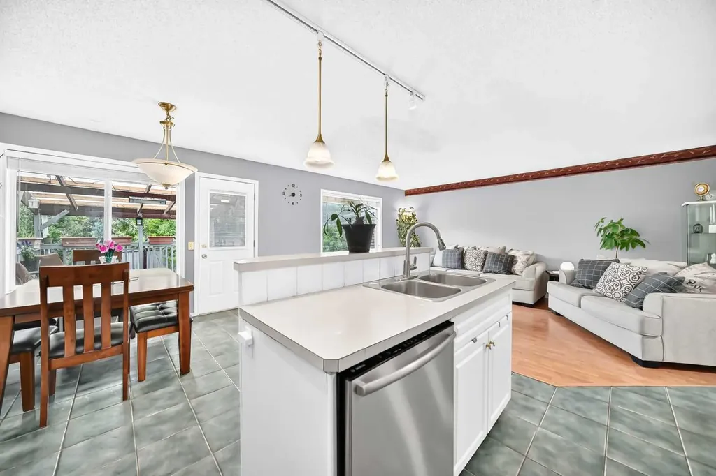 220 Shawbrooke Manor SW Calgary AB T2Y 3L7