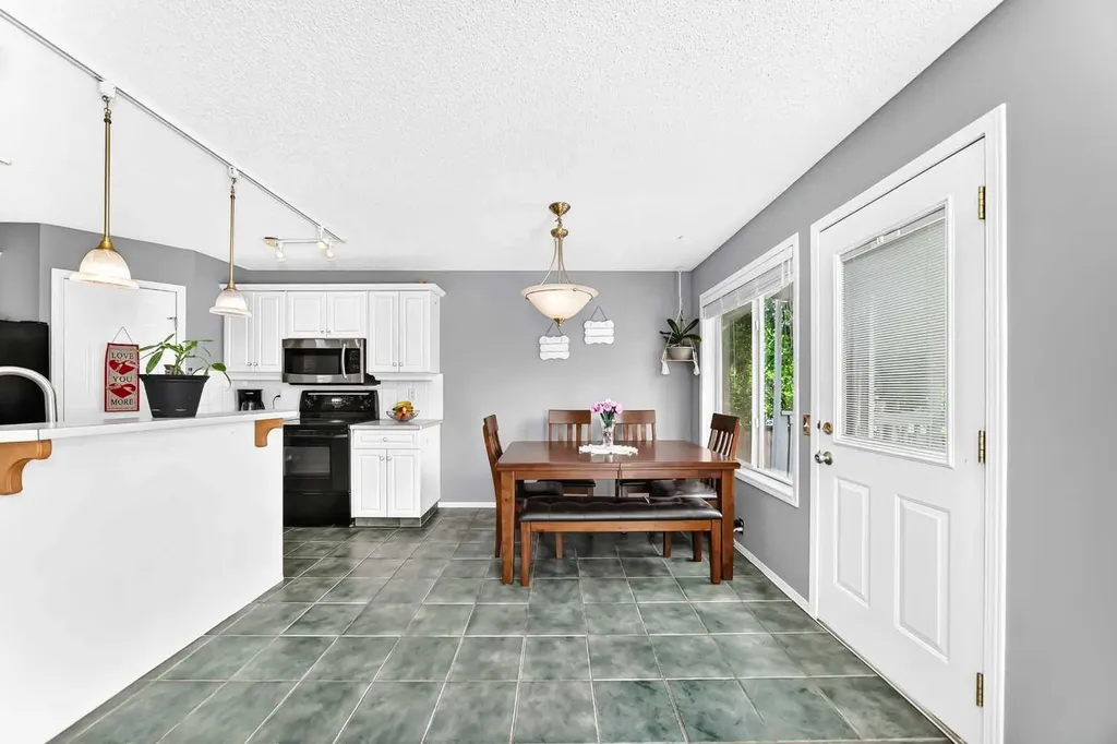 220 Shawbrooke Manor SW Calgary AB T2Y 3L7