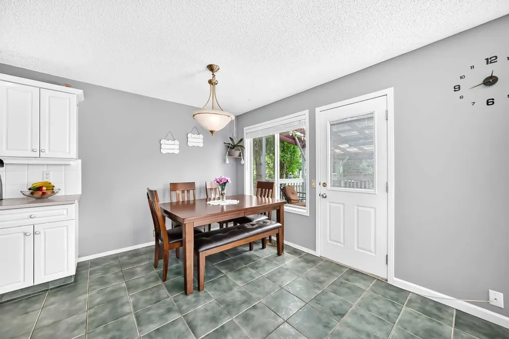 220 Shawbrooke Manor SW Calgary AB T2Y 3L7