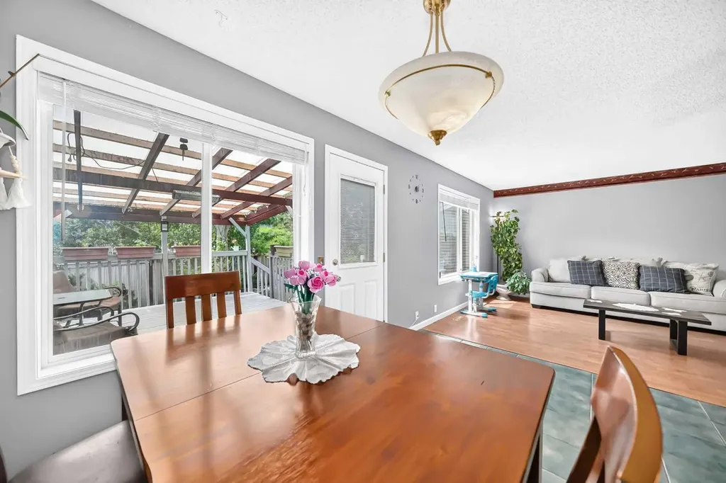 220 Shawbrooke Manor SW Calgary AB T2Y 3L7