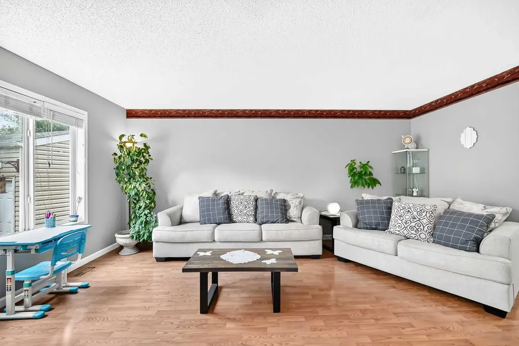 220 Shawbrooke Manor SW Calgary AB T2Y 3L7