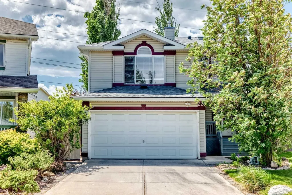 220 Shawbrooke Manor SW Calgary AB T2Y 3L7