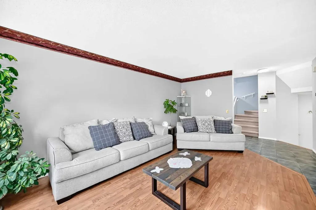 220 Shawbrooke Manor SW Calgary AB T2Y 3L7