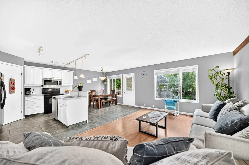 220 Shawbrooke Manor SW Calgary AB T2Y 3L7