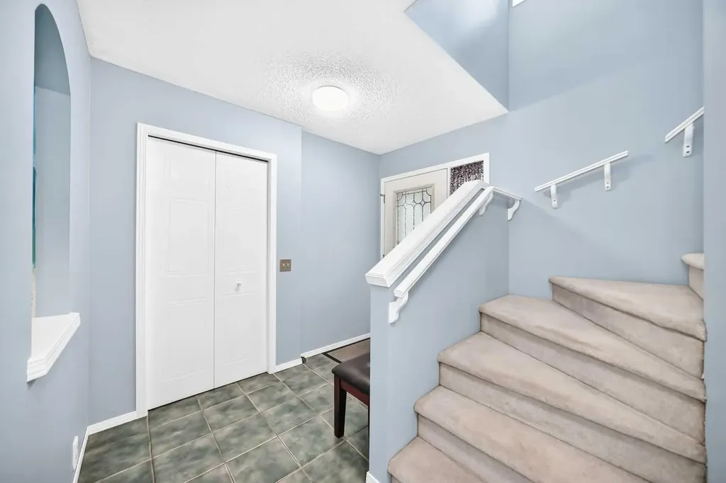 220 Shawbrooke Manor SW Calgary AB T2Y 3L7