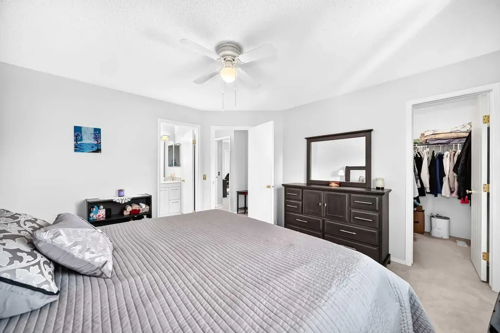 220 Shawbrooke Manor SW Calgary AB T2Y 3L7