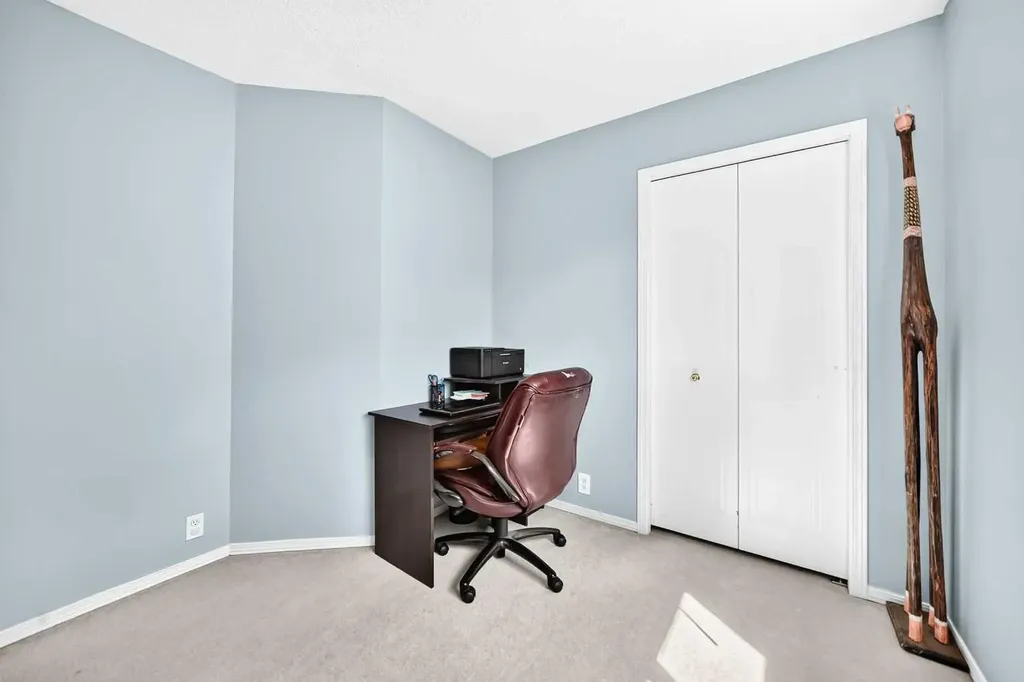 220 Shawbrooke Manor SW Calgary AB T2Y 3L7