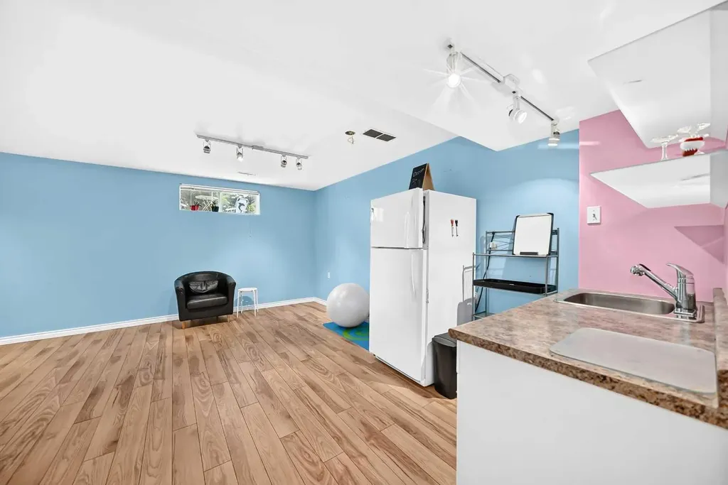 220 Shawbrooke Manor SW Calgary AB T2Y 3L7