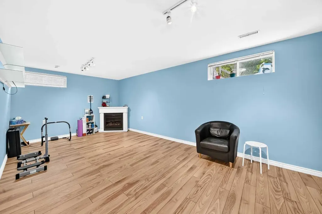 220 Shawbrooke Manor SW Calgary AB T2Y 3L7
