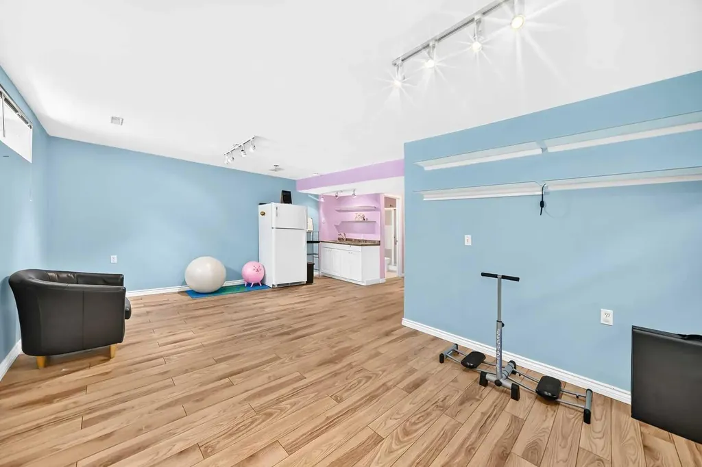 220 Shawbrooke Manor SW Calgary AB T2Y 3L7