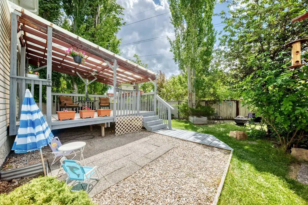 220 Shawbrooke Manor SW Calgary AB T2Y 3L7