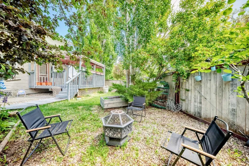 220 Shawbrooke Manor SW Calgary AB T2Y 3L7
