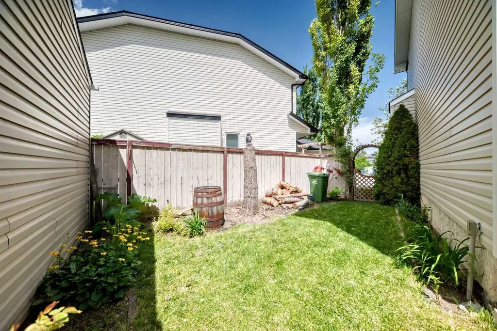 220 Shawbrooke Manor SW Calgary AB T2Y 3L7