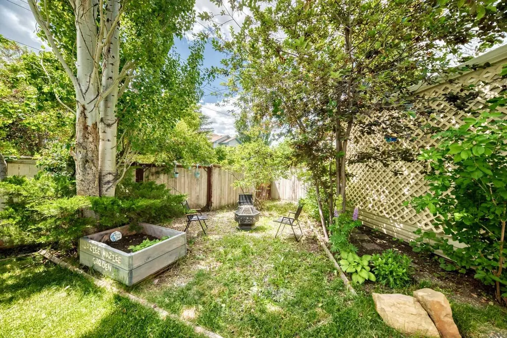 220 Shawbrooke Manor SW Calgary AB T2Y 3L7