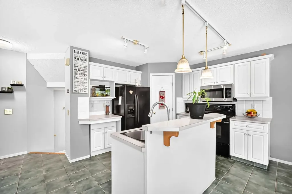 220 Shawbrooke Manor SW Calgary AB T2Y 3L7