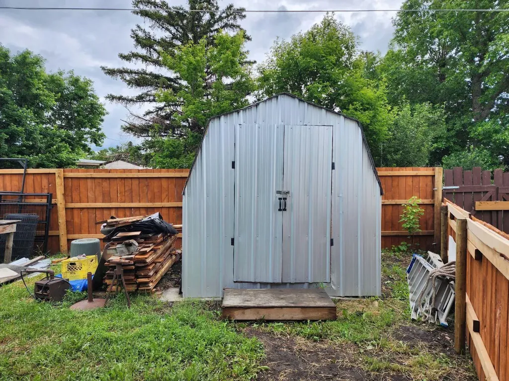 5404 5th Street W Claresholm AB T0L 0T0