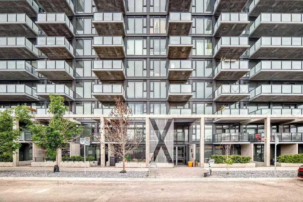 327 9a Street NW Calgary AB T2N1T7