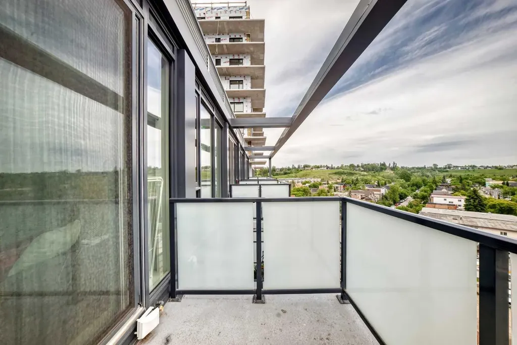 327 9a Street NW Calgary AB T2N1T7