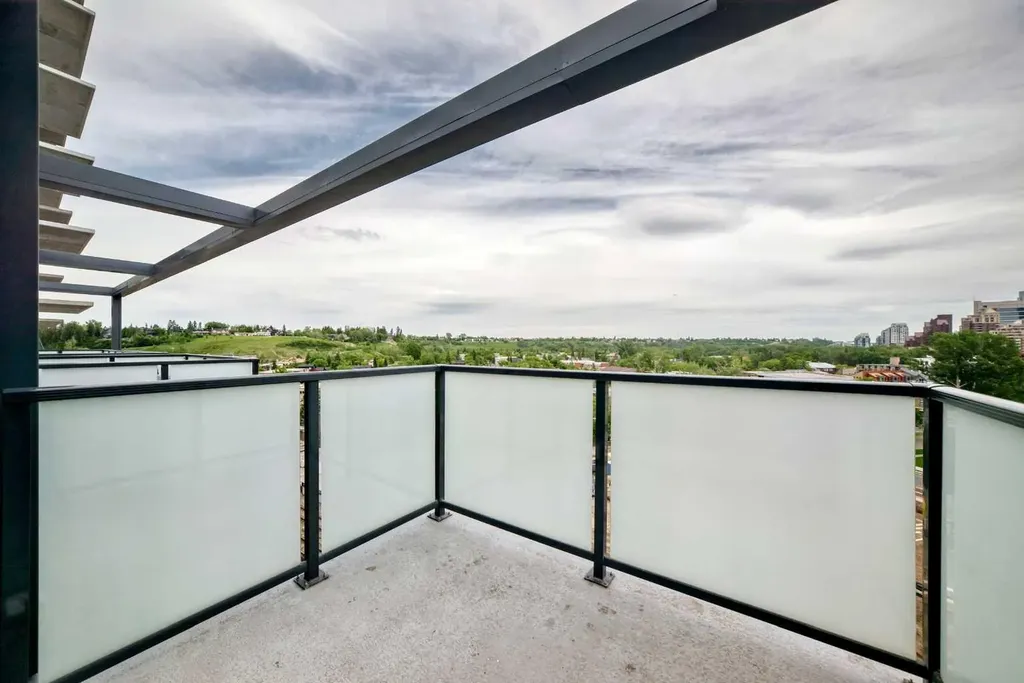 327 9a Street NW Calgary AB T2N1T7