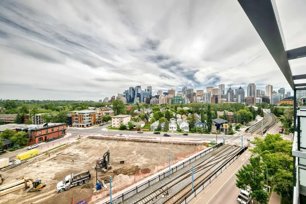327 9a Street NW Calgary AB T2N1T7