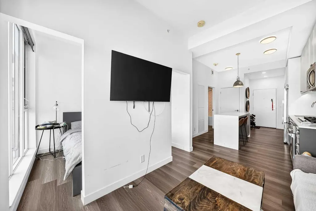 327 9a Street NW Calgary AB T2N1T7