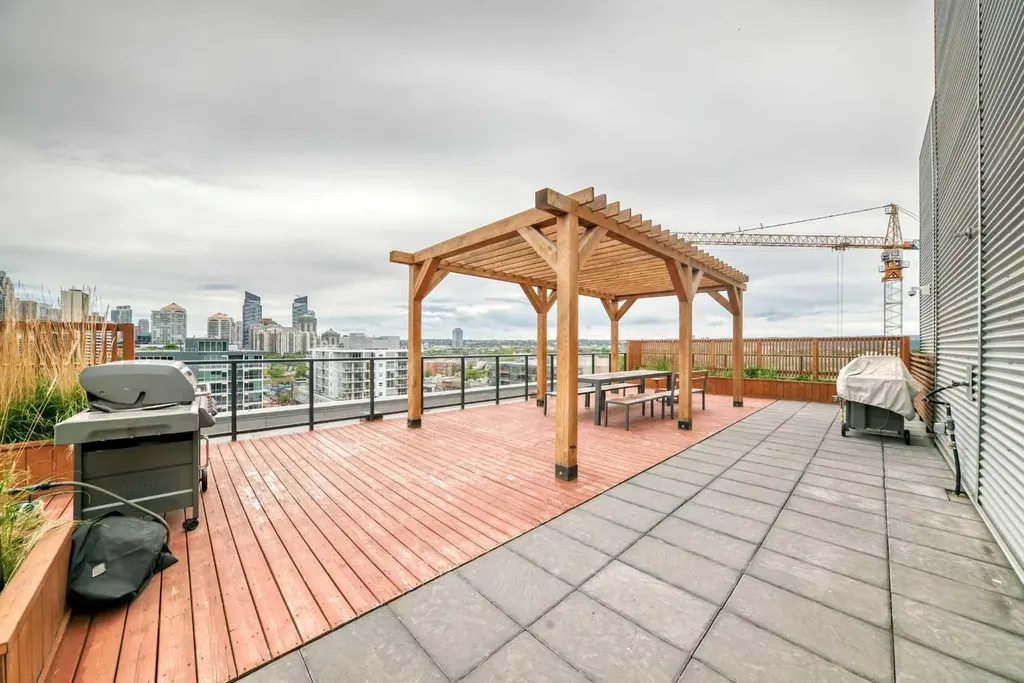 327 9a Street NW Calgary AB T2N1T7