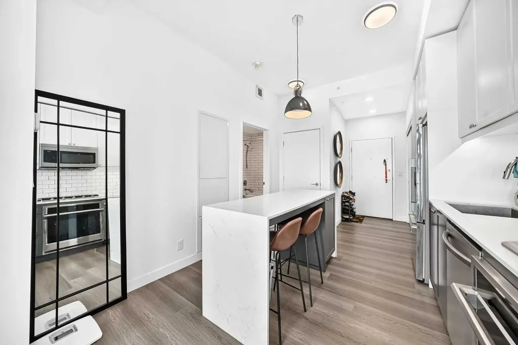 327 9a Street NW Calgary AB T2N1T7