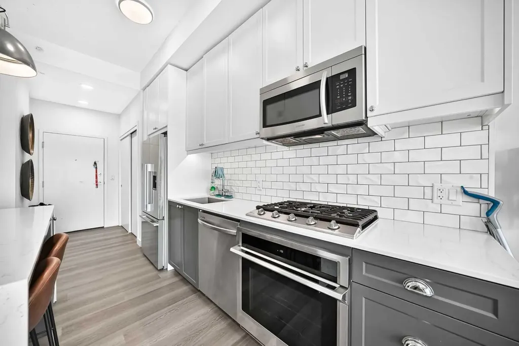 327 9a Street NW Calgary AB T2N1T7