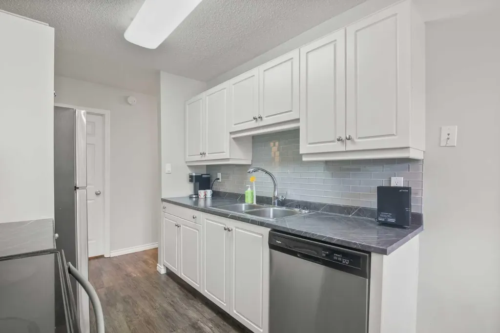 11 Stanton Street Red Deer AB T4N 0B9
