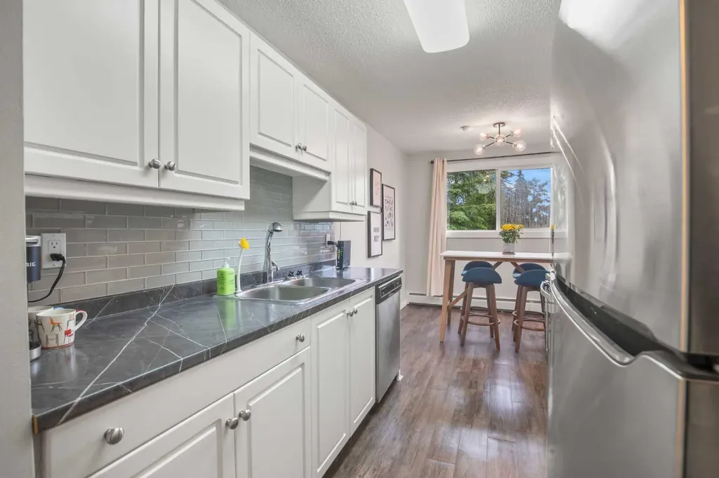11 Stanton Street Red Deer AB T4N 0B9