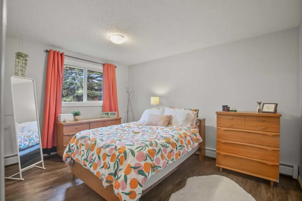 11 Stanton Street Red Deer AB T4N 0B9