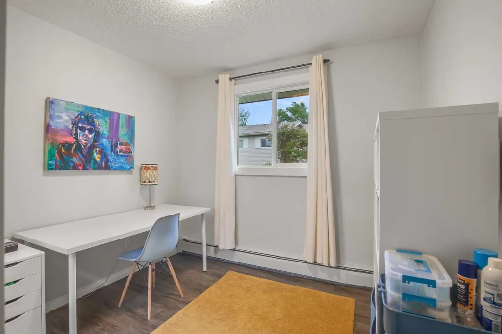 11 Stanton Street Red Deer AB T4N 0B9