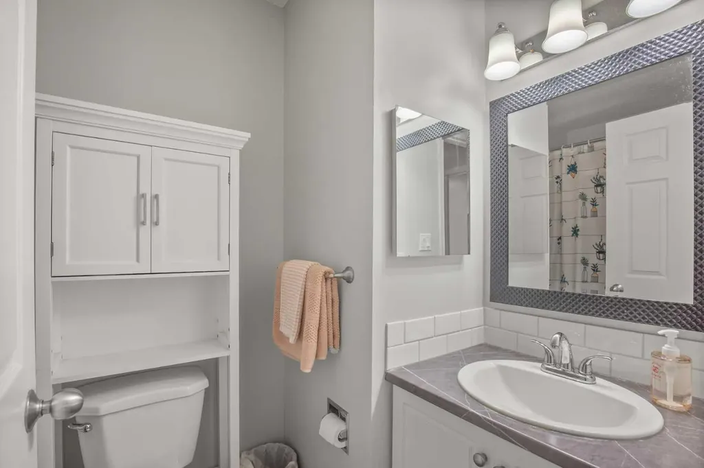 11 Stanton Street Red Deer AB T4N 0B9