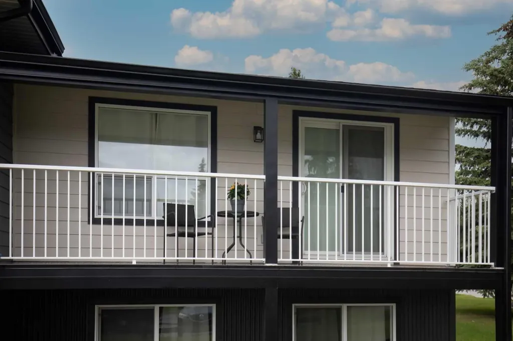 11 Stanton Street Red Deer AB T4N 0B9