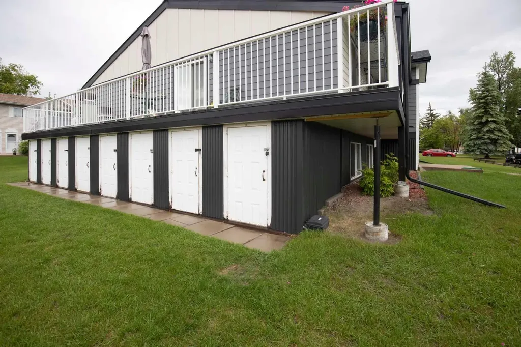 11 Stanton Street Red Deer AB T4N 0B9