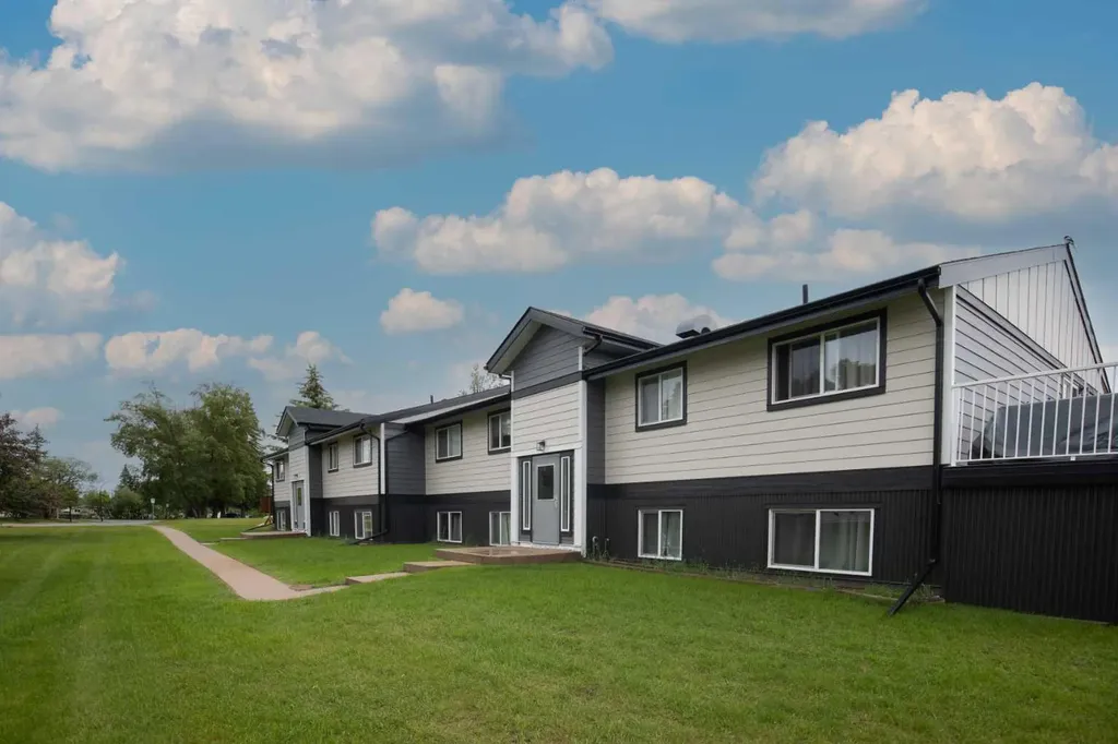 11 Stanton Street Red Deer AB T4N 0B9