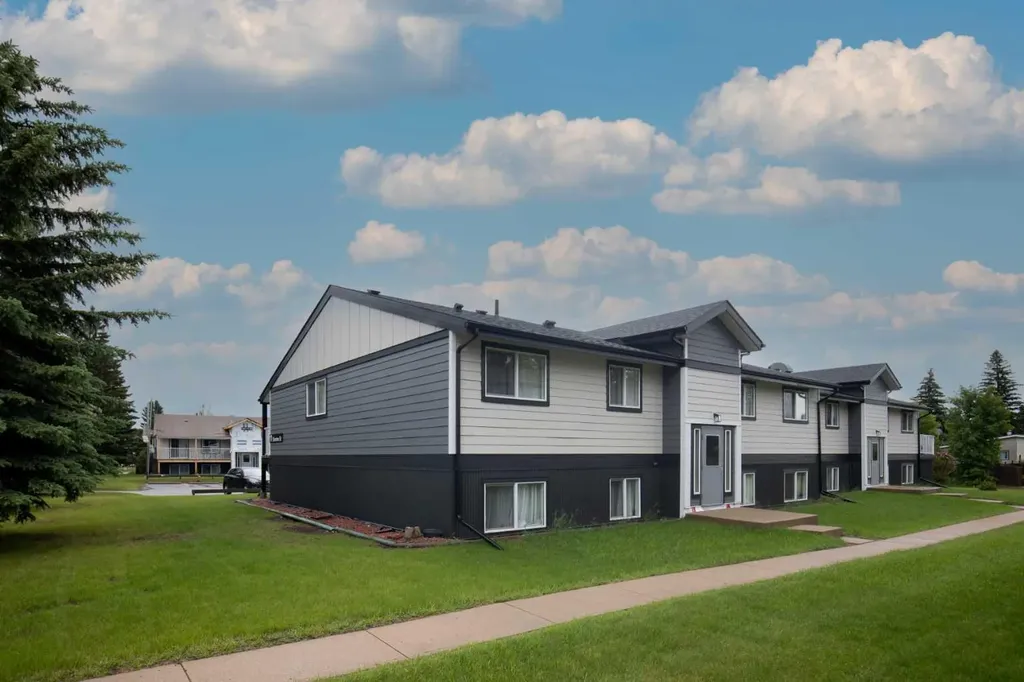 11 Stanton Street Red Deer AB T4N 0B9
