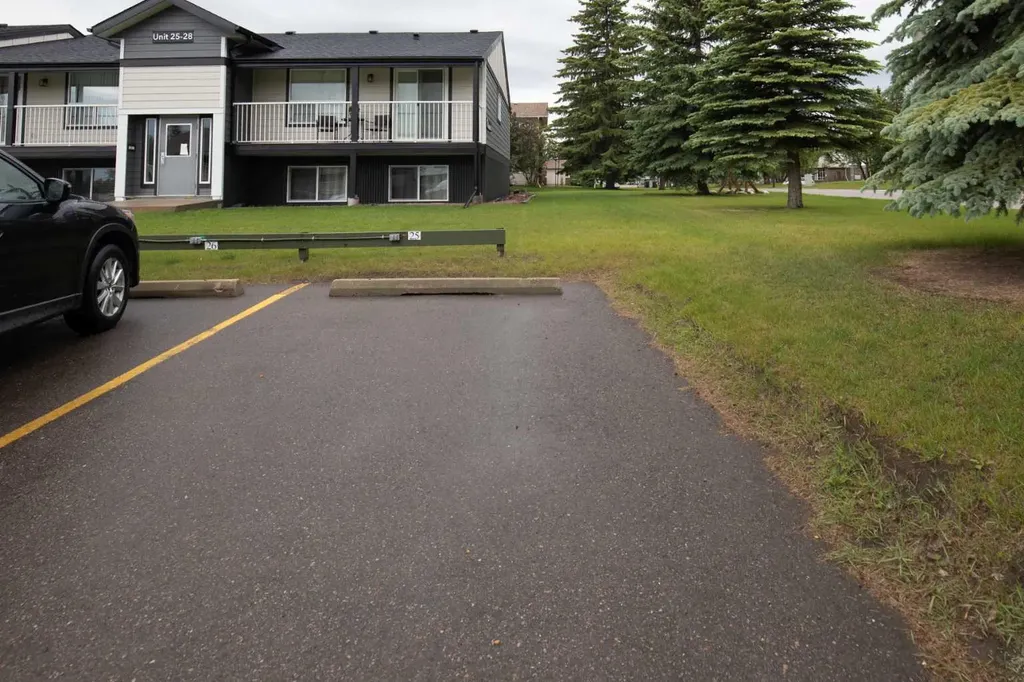 11 Stanton Street Red Deer AB T4N 0B9