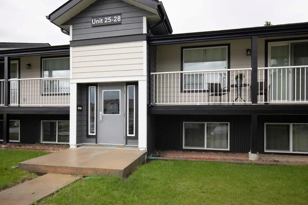 11 Stanton Street Red Deer AB T4N 0B9
