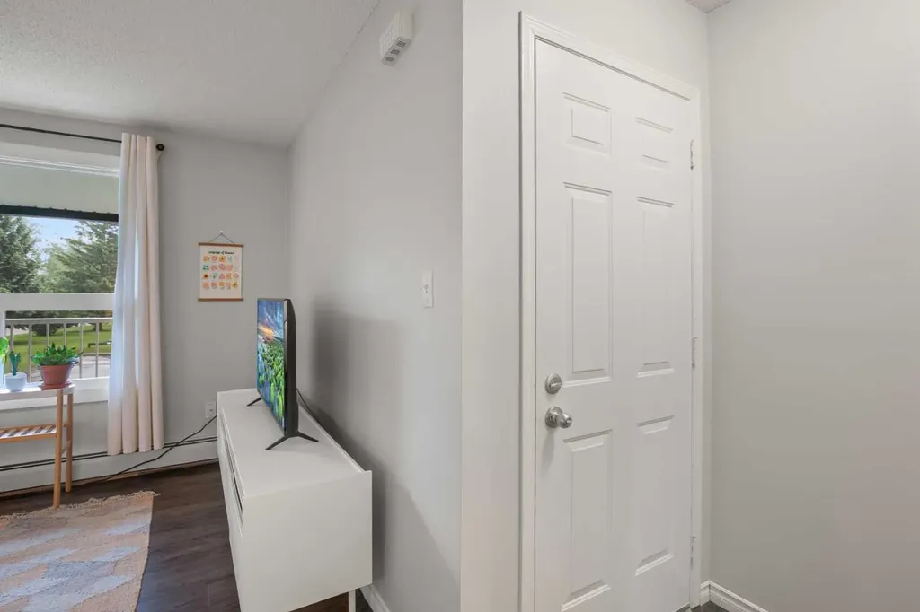 11 Stanton Street Red Deer AB T4N 0B9