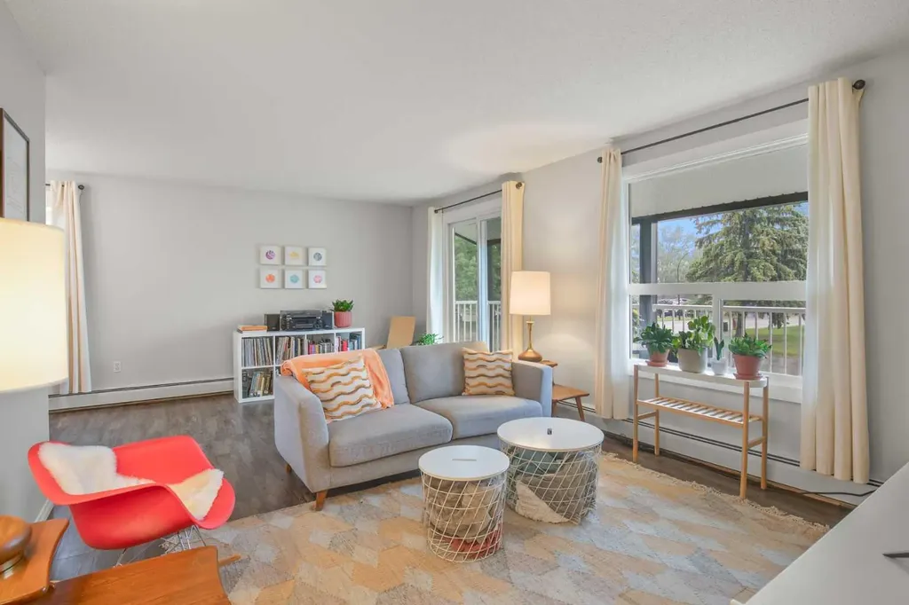11 Stanton Street Red Deer AB T4N 0B9