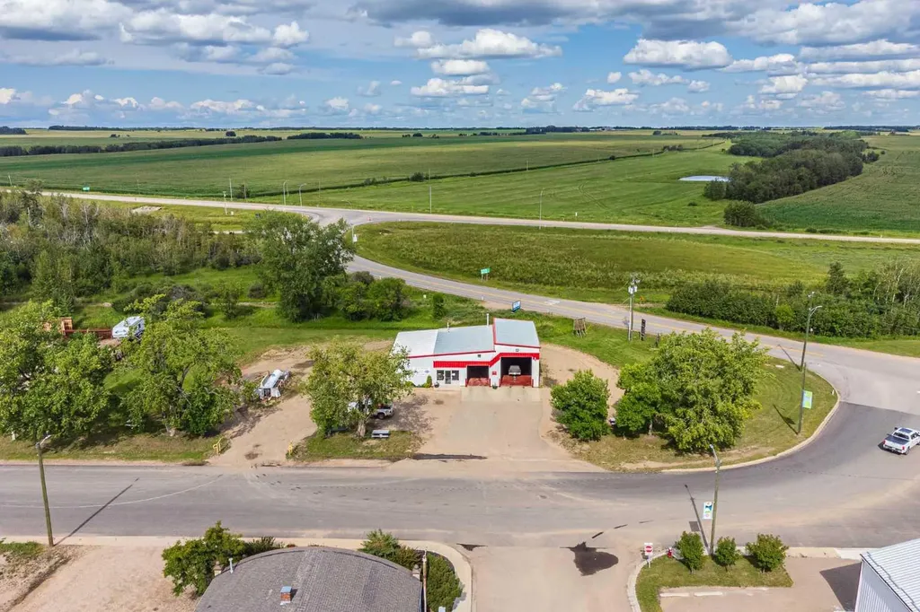 20 Railway Avenue S Marwayne AB T0B 2X0