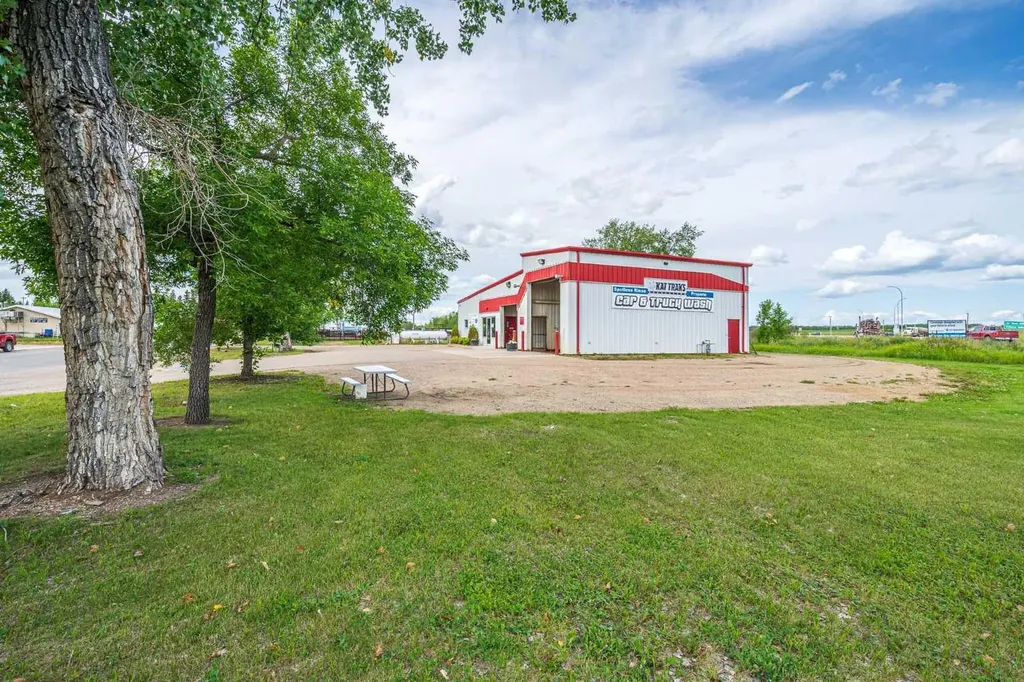 20 Railway Avenue S Marwayne AB T0B 2X0