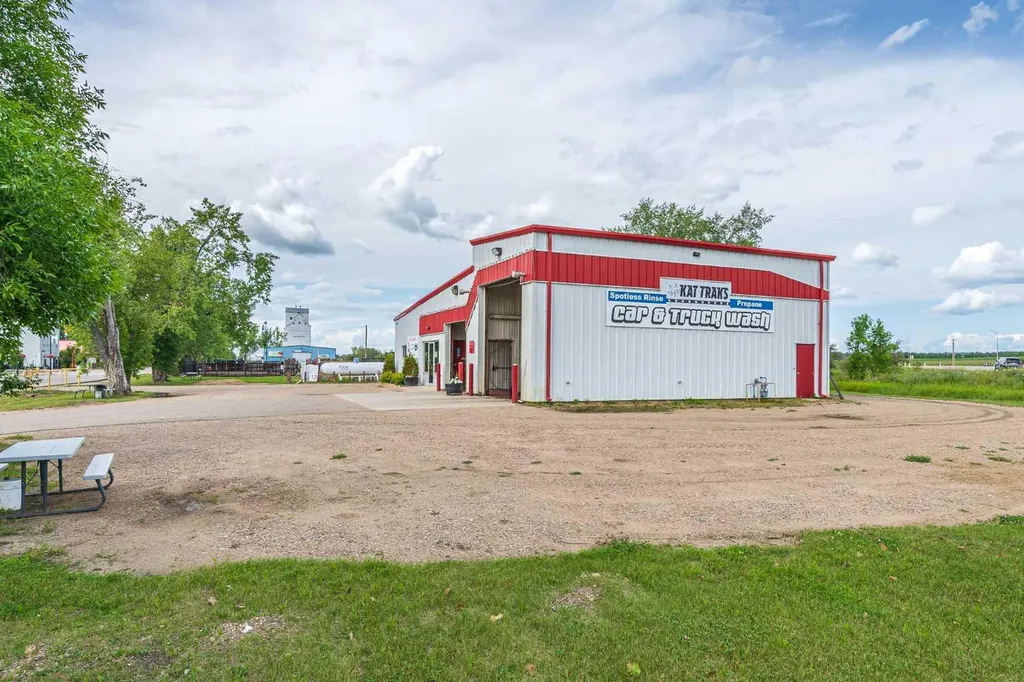 20 Railway Avenue S Marwayne AB T0B 2X0