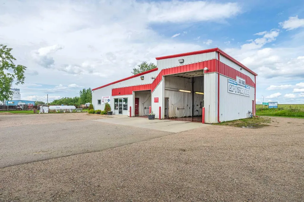 20 Railway Avenue S Marwayne AB T0B 2X0