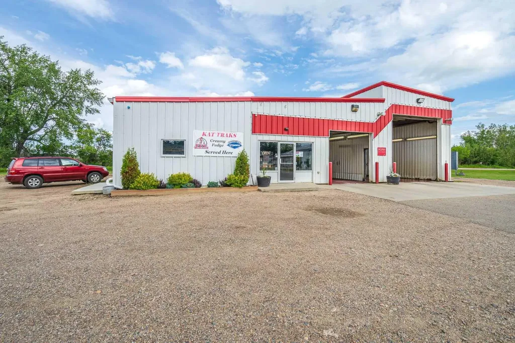 20 Railway Avenue S Marwayne AB T0B 2X0