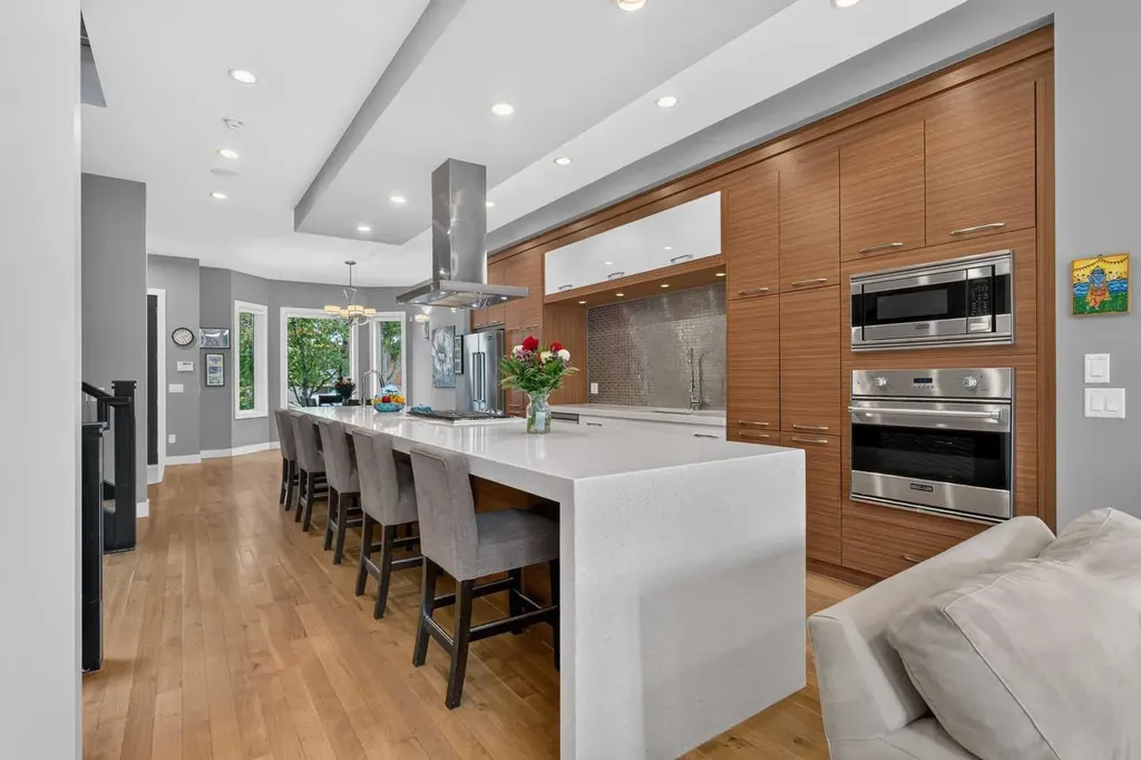 2219 2 Avenue NW Calgary AB T2N 0H1