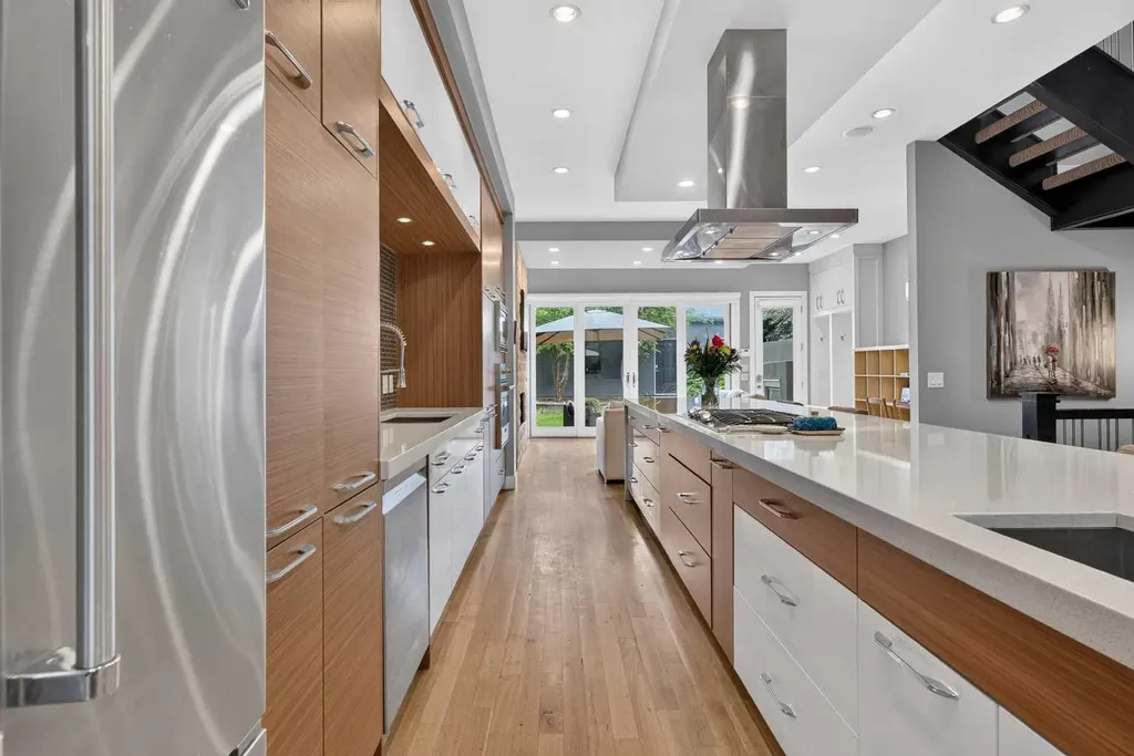 2219 2 Avenue NW Calgary AB T2N 0H1