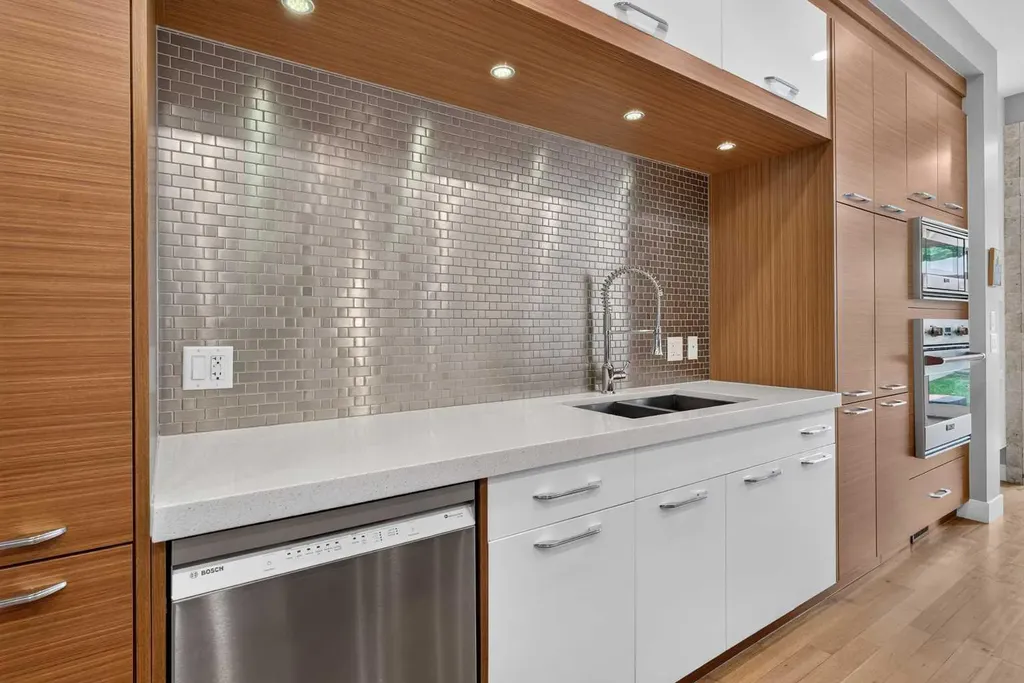2219 2 Avenue NW Calgary AB T2N 0H1